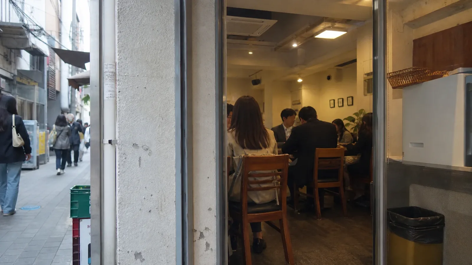 서면 지역 review 방문 전 확인사항을 소개하는 사실적인 참고 이미지