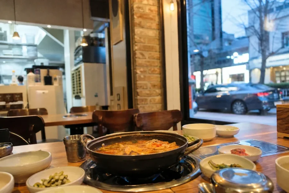 서면 지역 restaurant 방문 전 확인사항을 소개하는 사실적인 참고 이미지